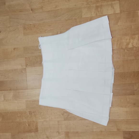 Aritza White Pleated Skirt - Picture 1 of 1
